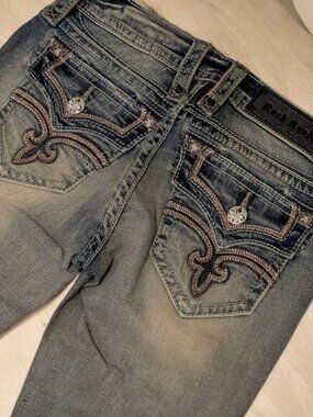 New ROCK REVIVAL Essie Capri Jeans Medium Wash Fleur de Lis Pockets Women 26-28